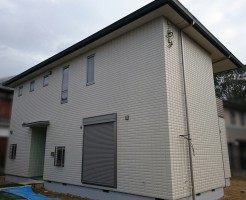 建て替え後の旭化成ホームズさんのお家です。