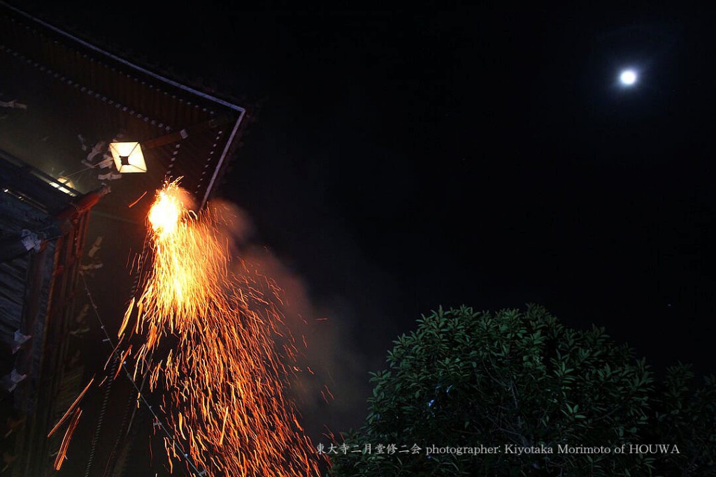 東大寺二月堂修二会（お水取り・お松明）撮影者 森本清隆　住まいのホウワ