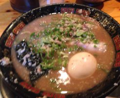 京都で人気のラーメン屋さん無鉄砲濃厚豚骨ラーメン