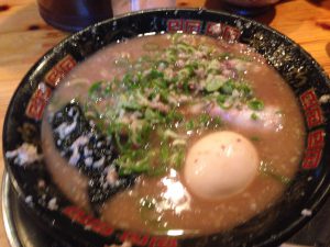 京都で人気のラーメン屋さん無鉄砲濃厚豚骨ラーメン