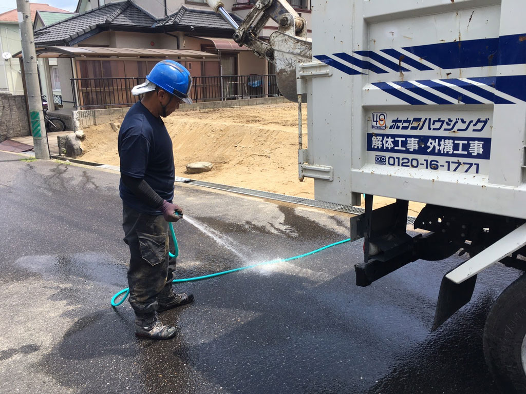 敷地の整地と掃除