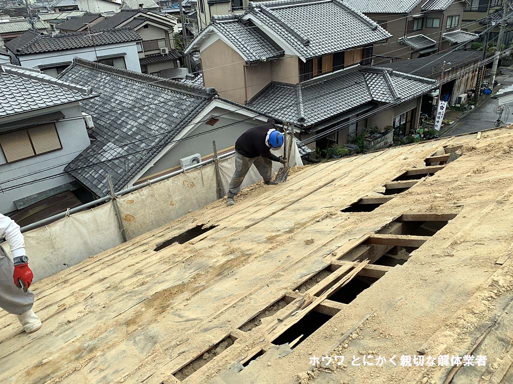 斑鳩町で空き家と酒屋さんの解体工事