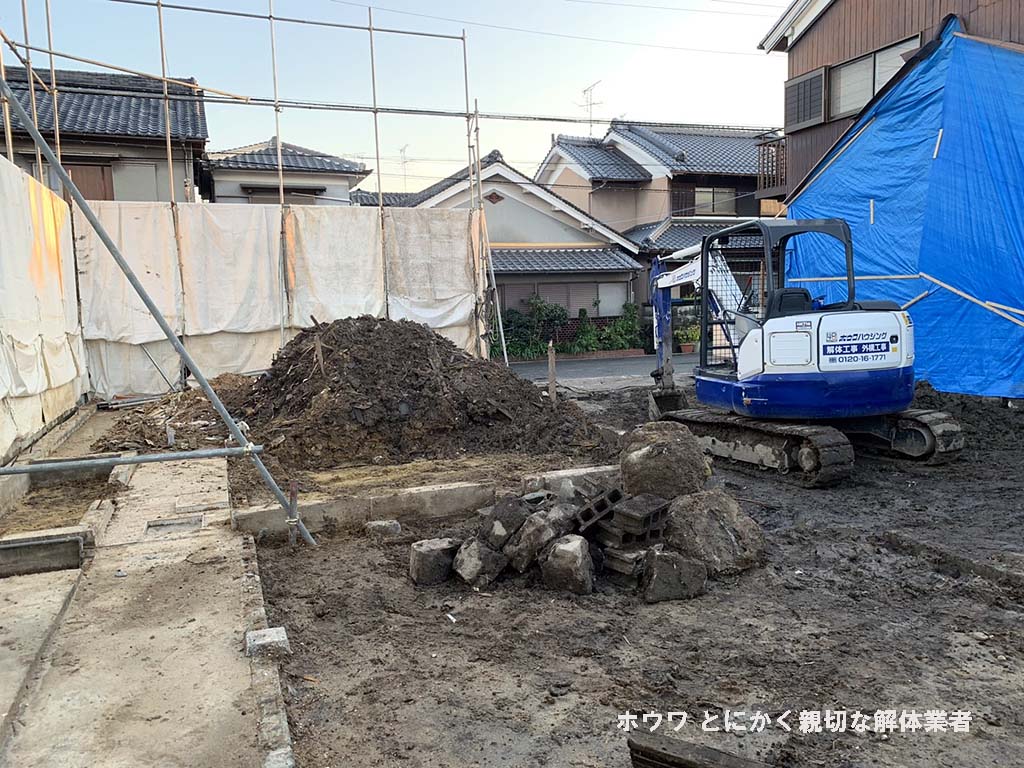 斑鳩町で空き家と酒屋さんの解体工事