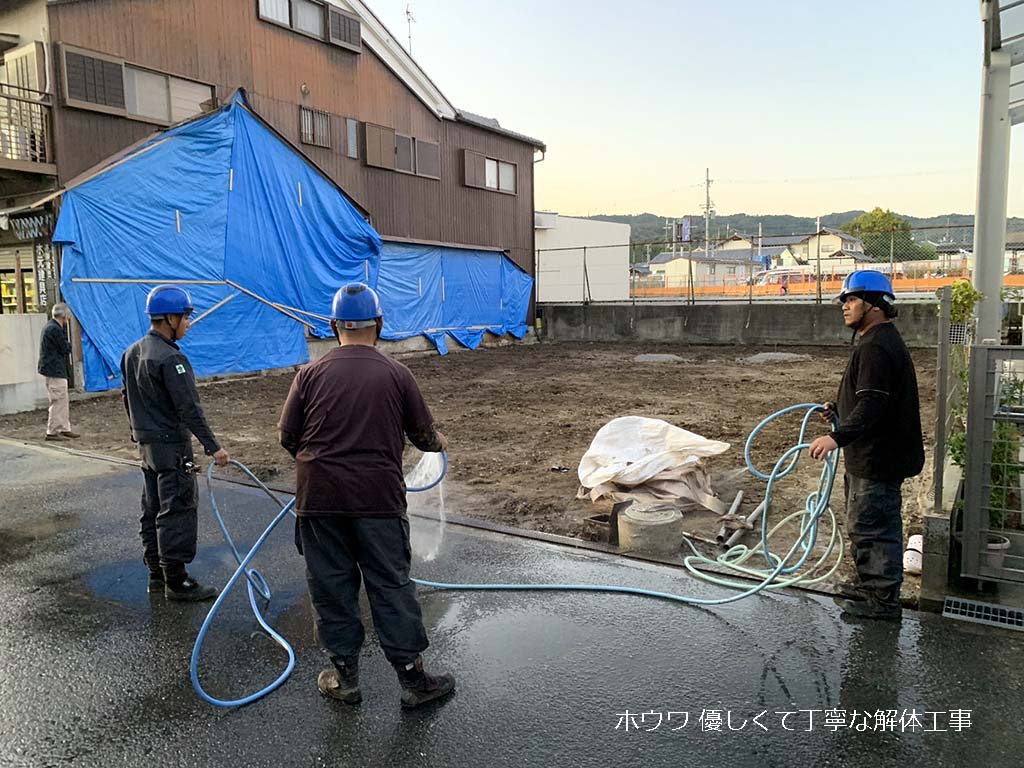 斑鳩町で空き家と酒屋さんの解体工事