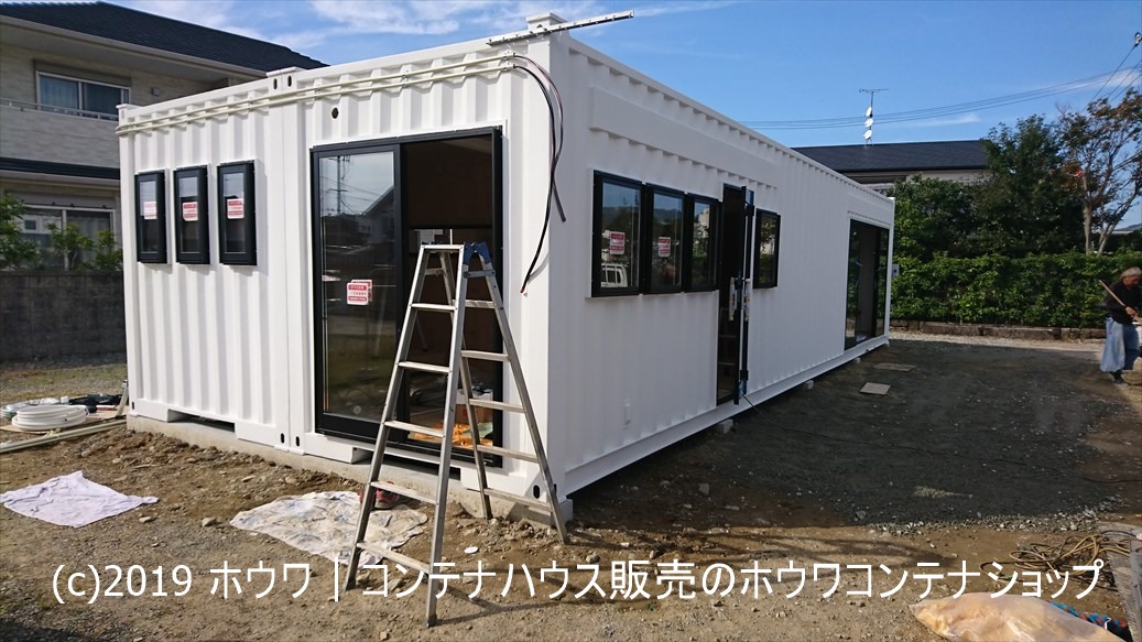 特注建具の取付 40ftコンテナ2台連結タイプが店舗に大変身中 和歌山県田辺市 その後完成まで ホウワ 特注建具の取付 40ftコンテナ2台連結タイプが店舗に大変身中 和歌山県田辺市 その後完成まで ホウワ