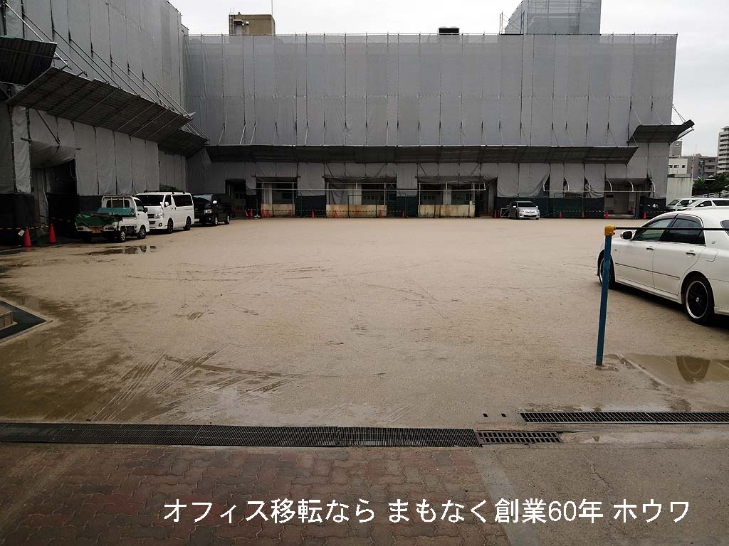 最近雨が多いですね^^;雨が降ると2倍作業が大変になるので移転当日はなるべく降らないで頂きたいのですが自然現象にはかないませんよね、、晴れる事を願うばかりです。