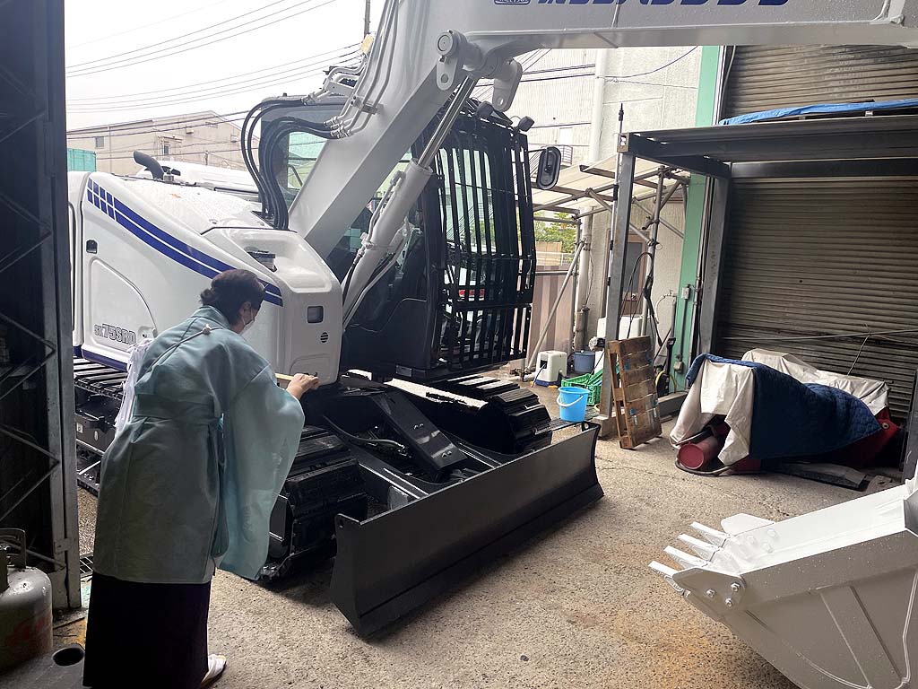 コベルコ建機(KOBELCO) SK75SRD解体仕様機を導入 | 安全祈願祭