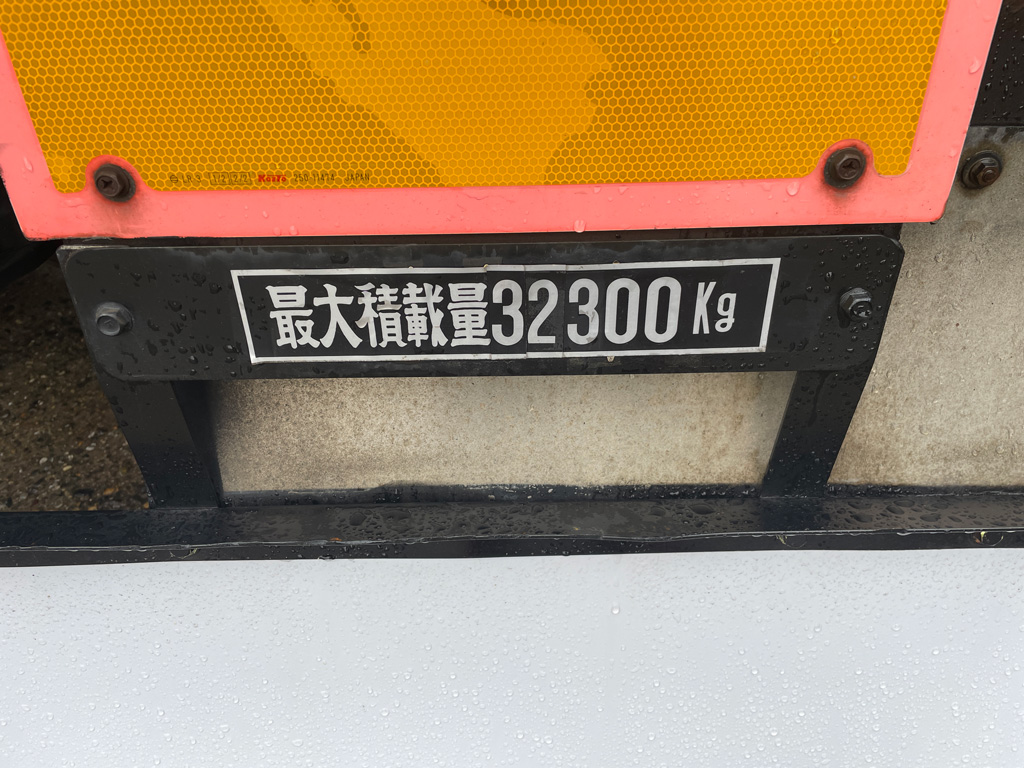 積載32300kg