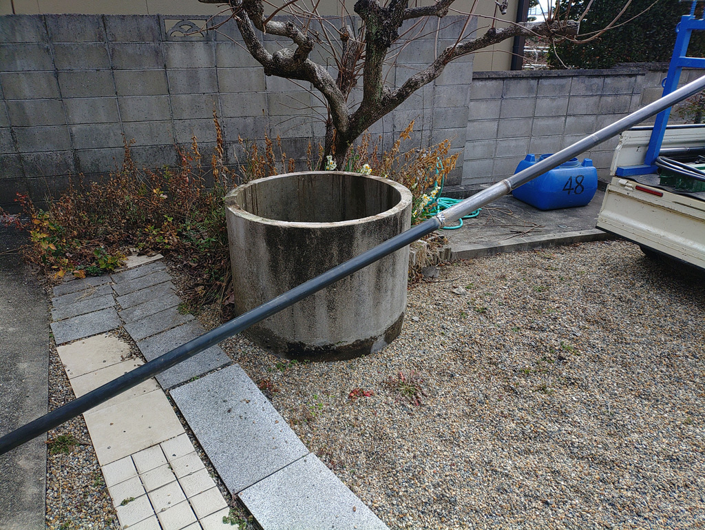 枯れた古井戸を打込み矢太郎で復活 | 京都府南部