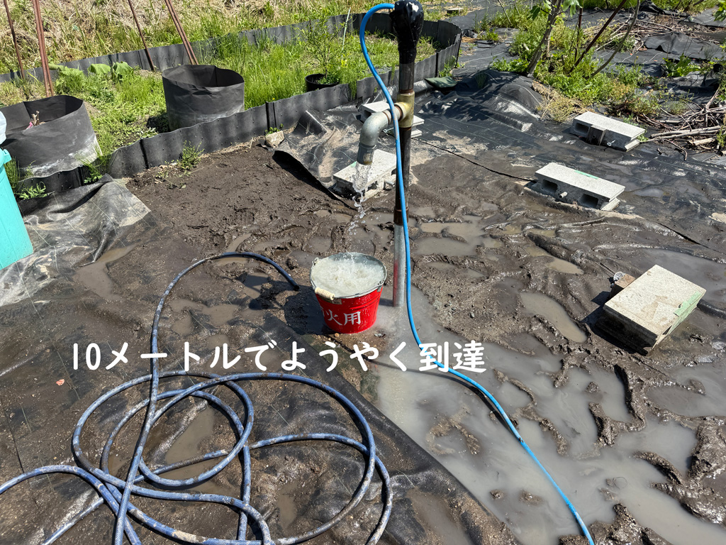 重いハンドルの10メートル手押しポンプ井戸