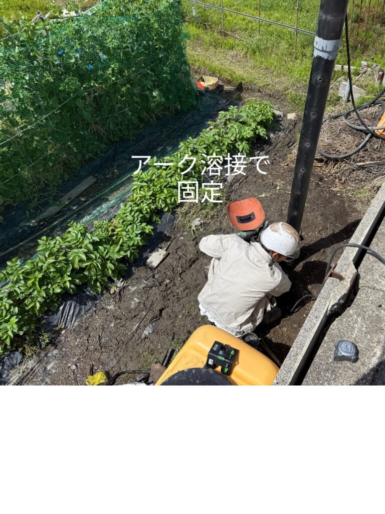 畑地に114.3ミリ径の打込み井戸　隙間でも施工可能です