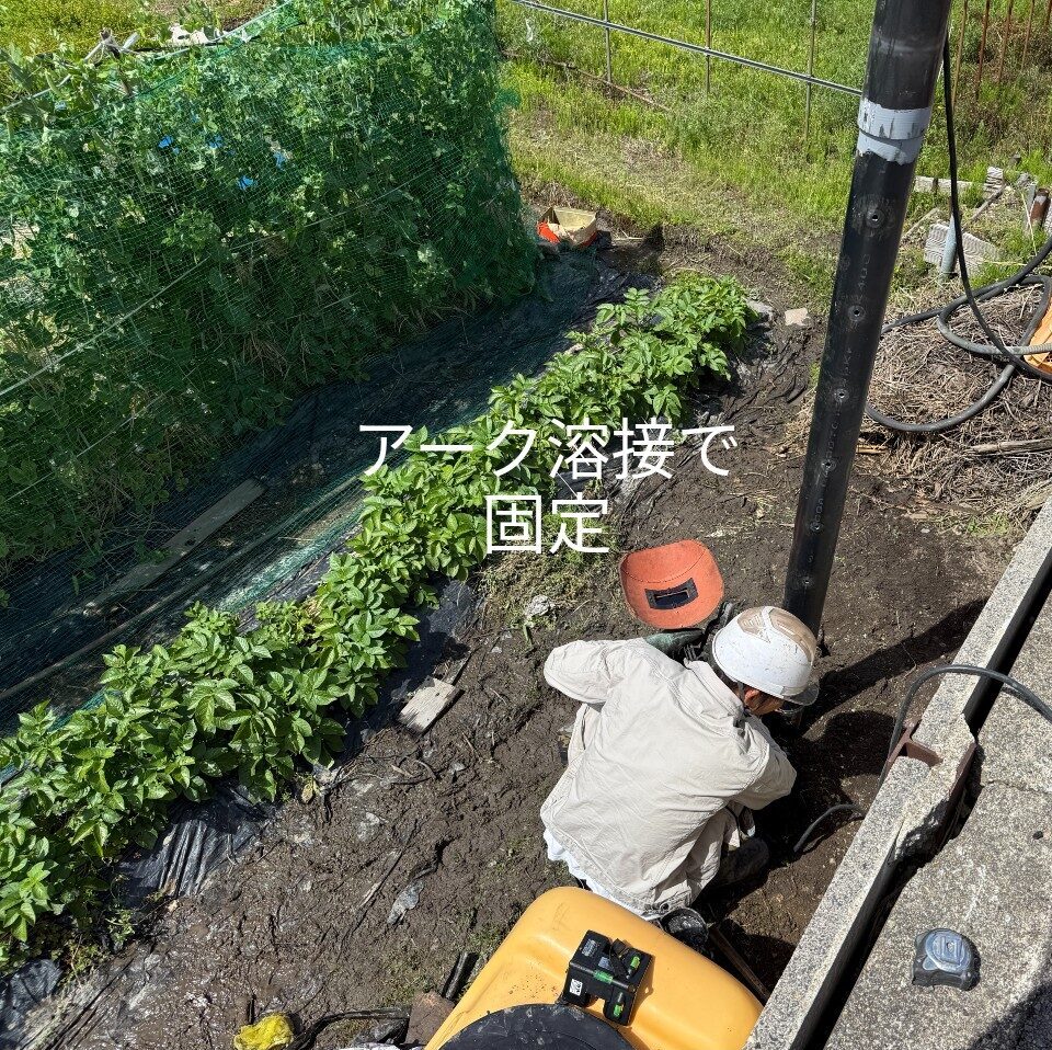畑地に114.3ミリ径の打込み井戸　隙間でも施工可能です