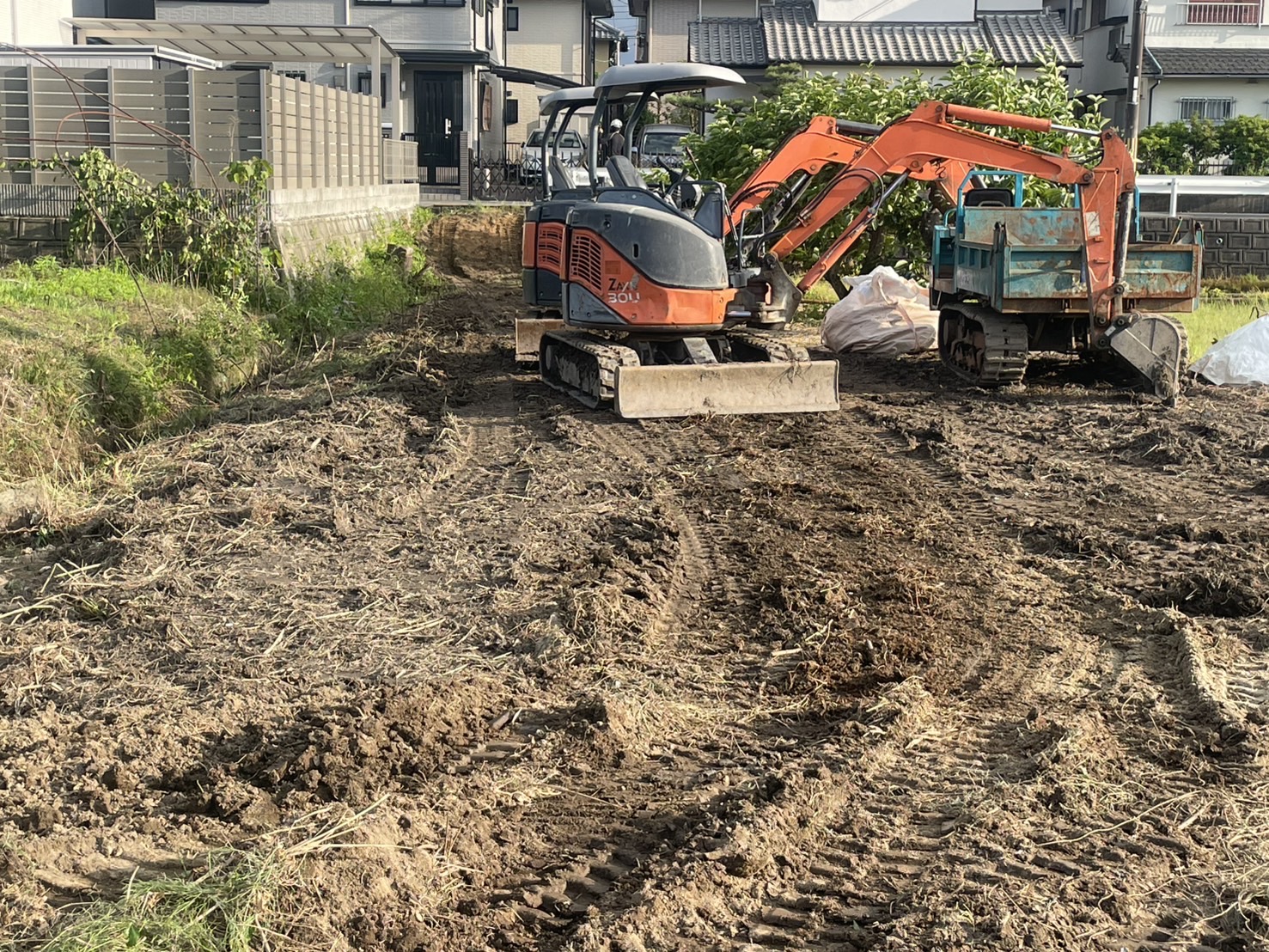 10年間の荒地がシャインマスカット畑に！大和郡山市の耕作放棄地、劇的ビフォーアフター