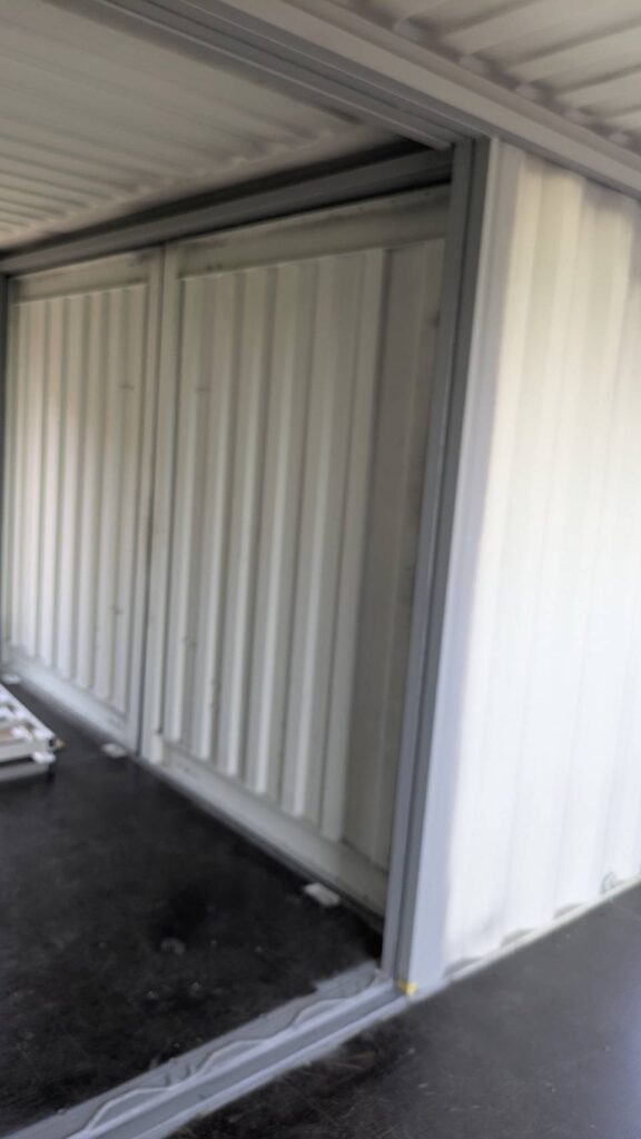 中古コンテナを使った美容室を着工