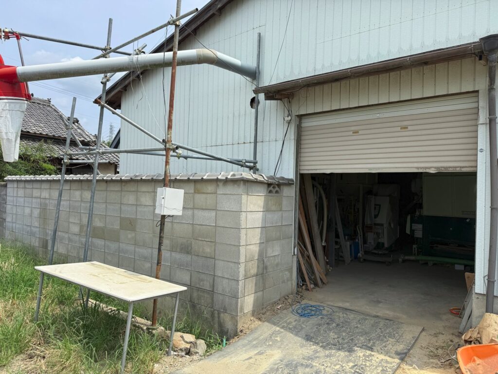 すぐ隣では新米の乾燥中