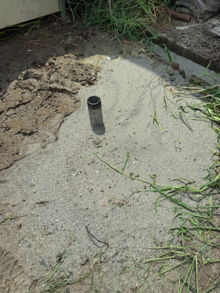 大量の砂を排出して完成