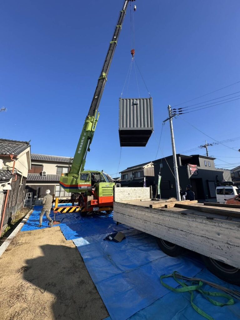 二階建て倉庫で土地スペースの有効利用 一日で完成
