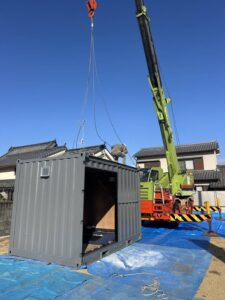 二階建て倉庫で土地スペースの有効利用　一日で完成