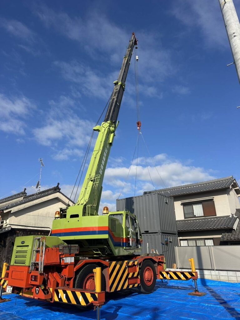 二階建て倉庫で土地スペースの有効利用 一日で完成