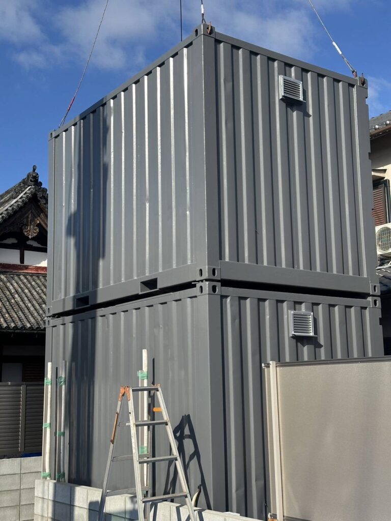 二階建て倉庫で土地スペースの有効利用 一日で完成