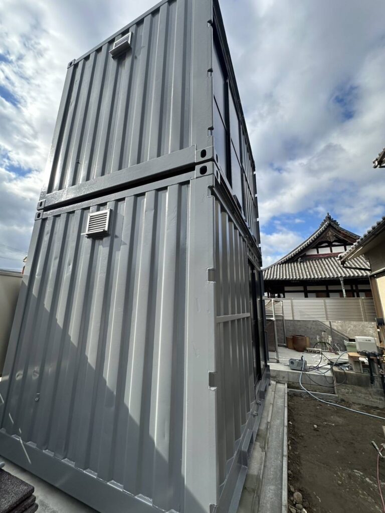 二階建て倉庫で土地スペースの有効利用 一日で完成