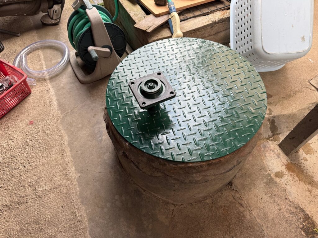 オーダーメイドの井戸蓋で使っていない丸井戸を活用