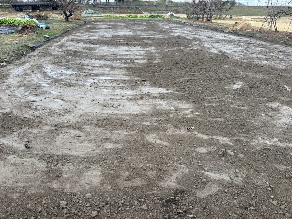 耕作放棄地を田んぼへ　1日で水田が完成しました