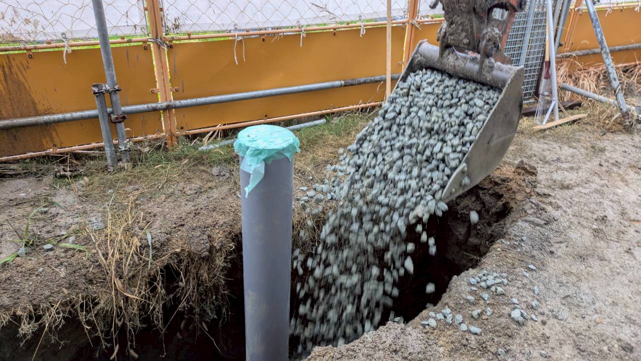 砕石の埋め戻し