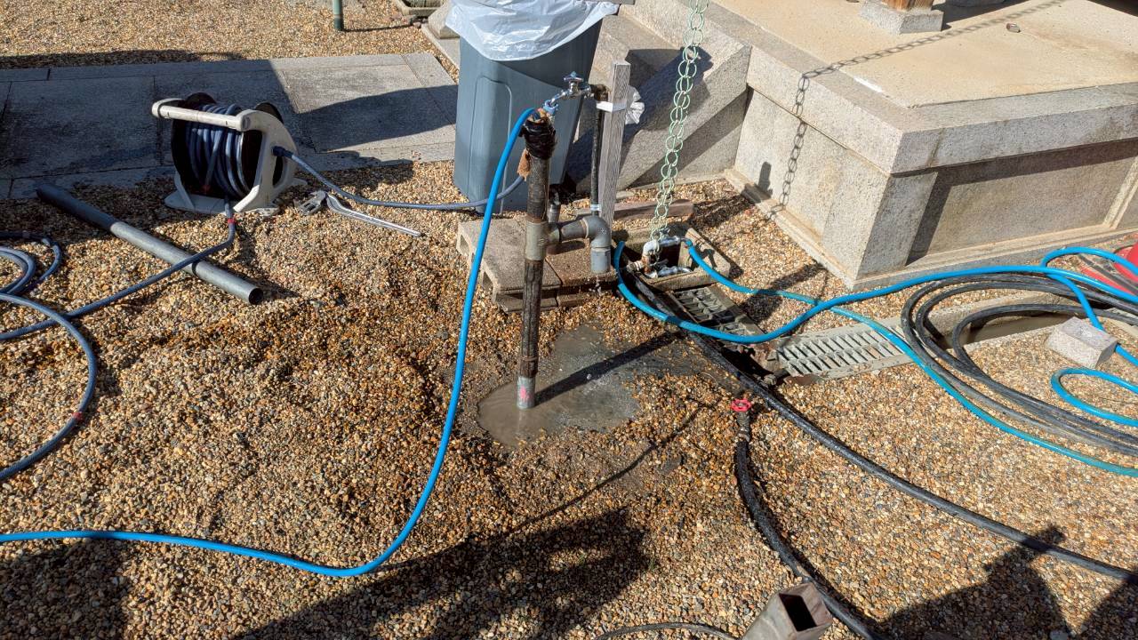 噴き出す地下水