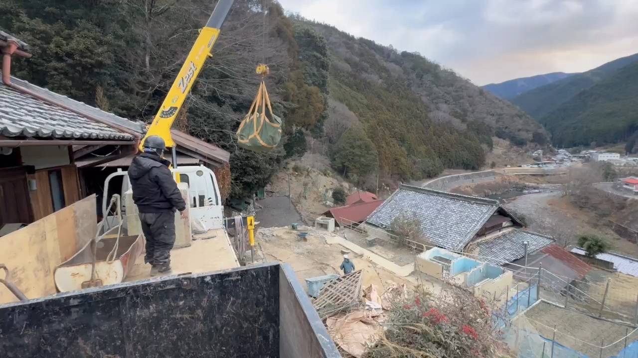 ユニック車による吊り上げ作業