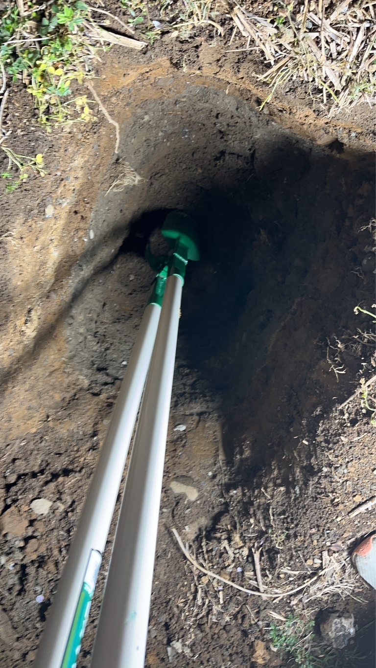 手掘り作業の様子1