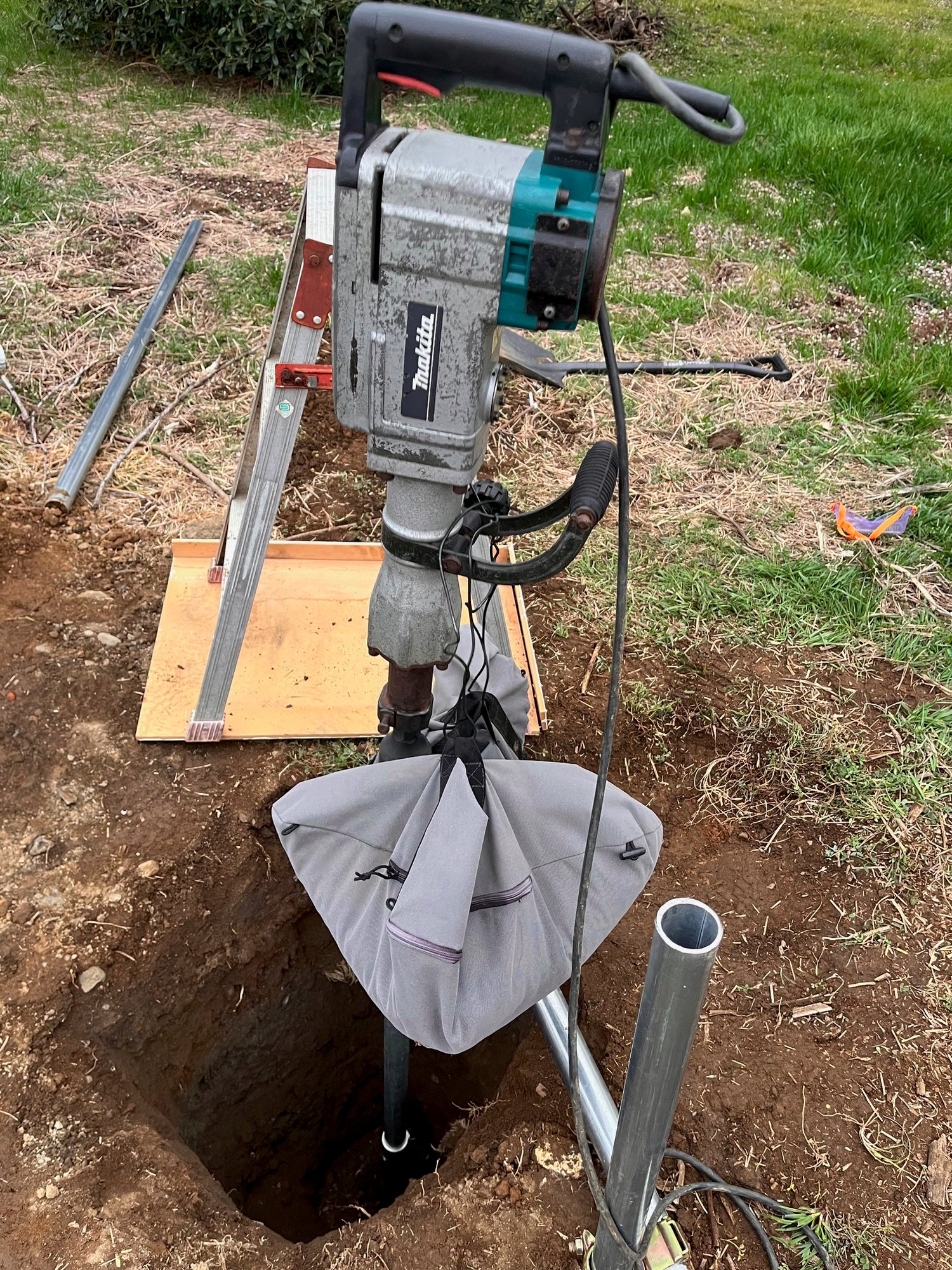 井戸掘り作業の様子3