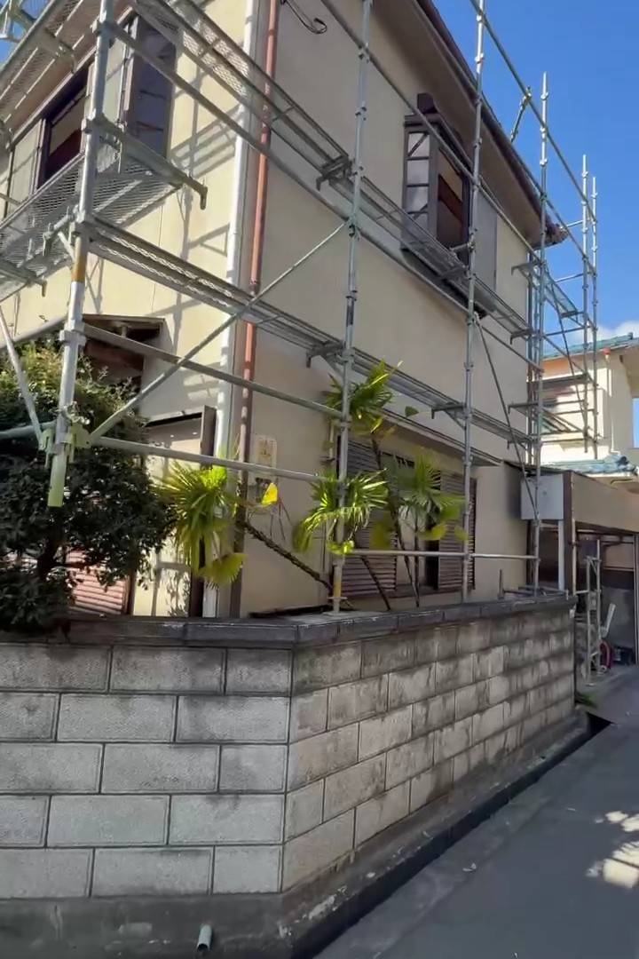 専門資格者によるアスベスト調査の様子