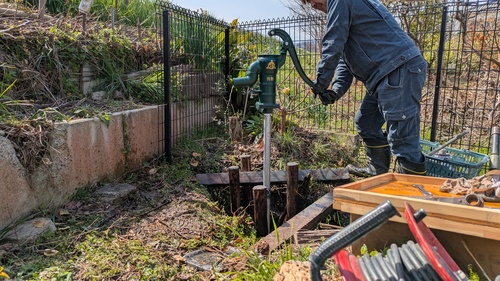 井戸作りの様子