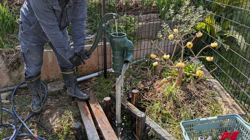 井戸作りの様子