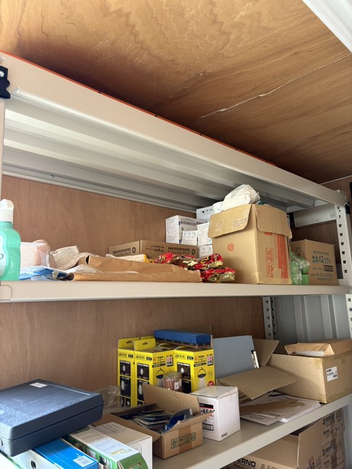 備蓄品移し替えと床板撤去4