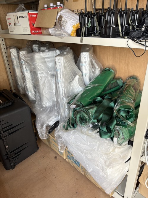 備蓄品移し替えと床板撤去8