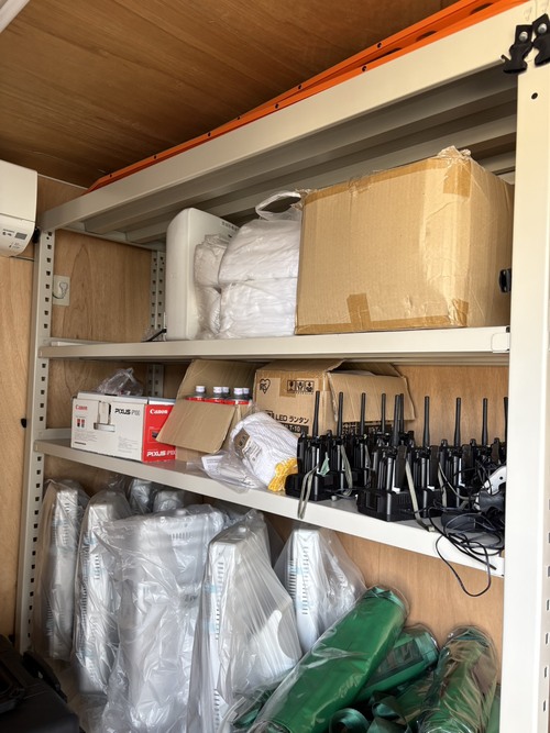 備蓄品移し替えと床板撤去9