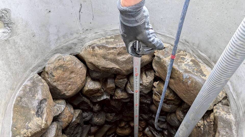 レトロな手押しポンプ