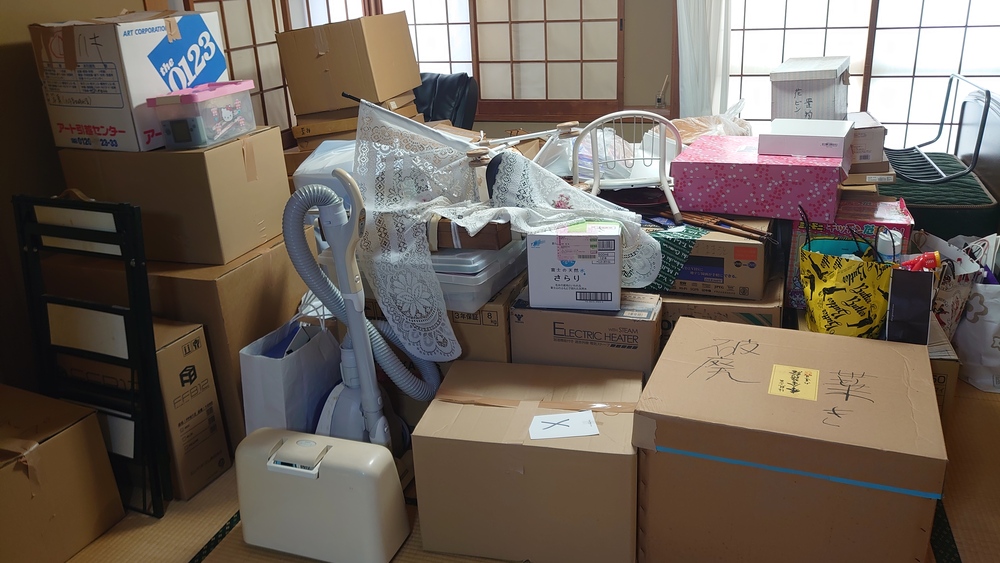 引越と不用品処分の仕分け作業