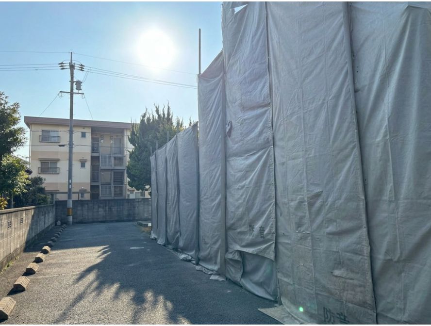 住宅密集地での丁寧な解体養生(外側)