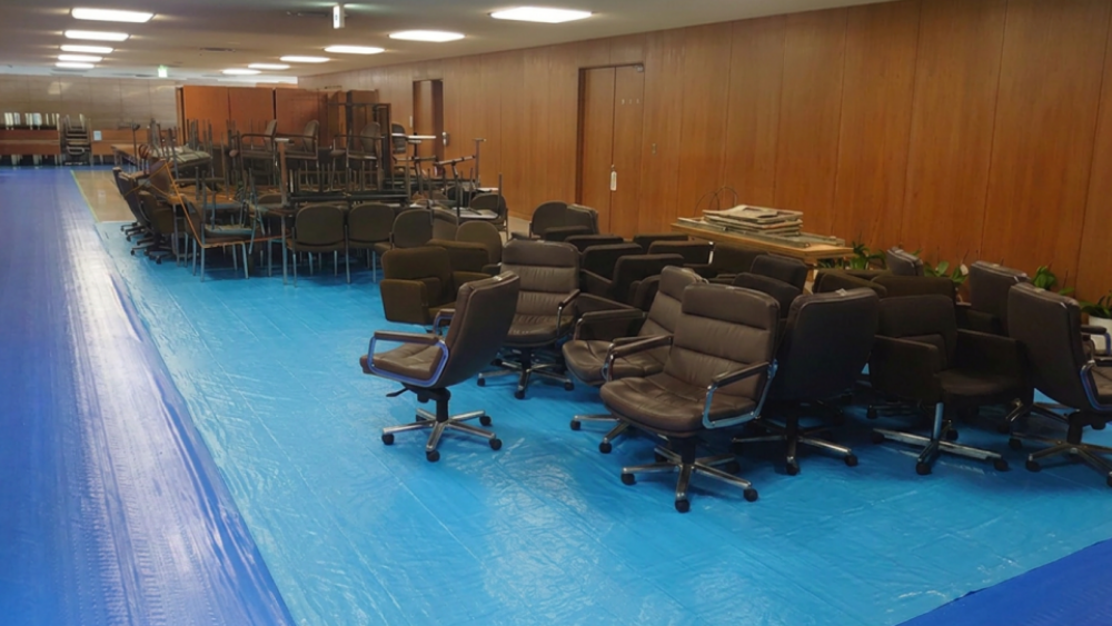 仮置き場のお荷物と徹底した床面養生