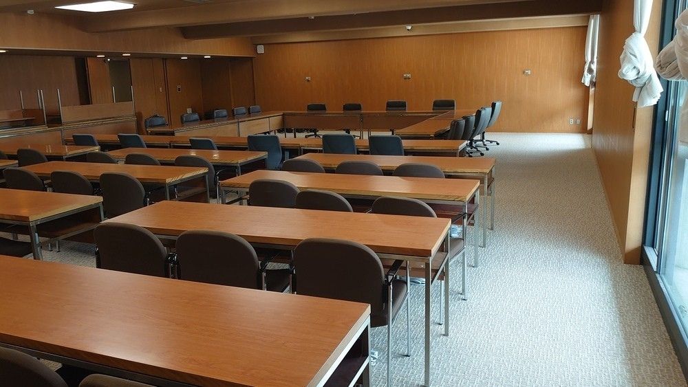 電源位置に合わせて微妙な家具の並びを現場で微調整