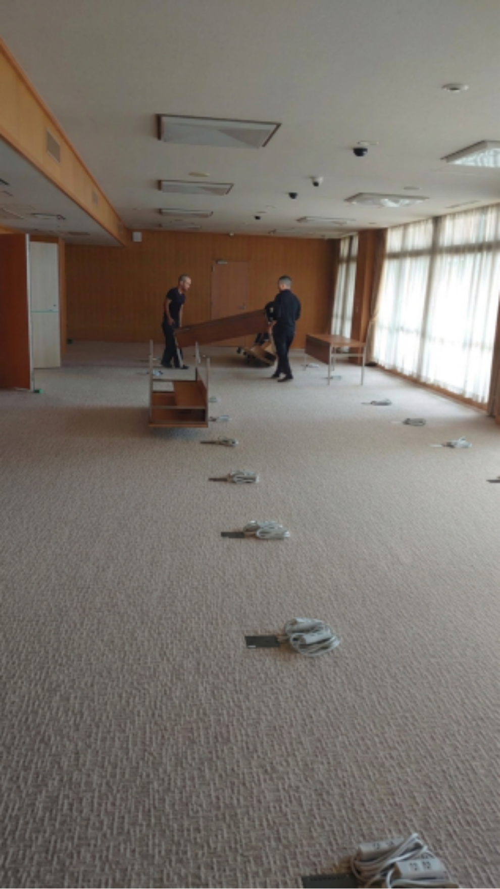 家具の配置作業