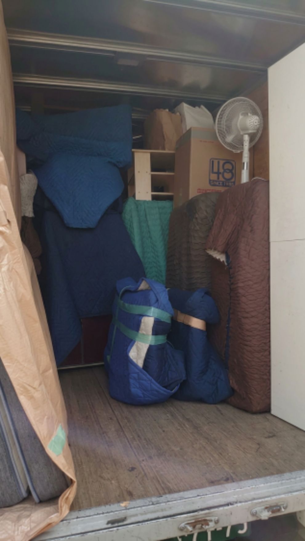 無駄なく美しく積み込まれたトラック荷台