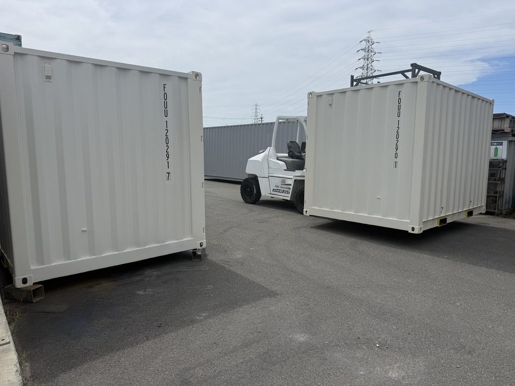 改造ベース用コンテナが連日入庫しております