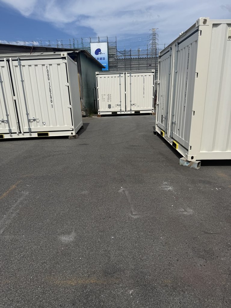 改造ベース用コンテナが連日入庫しております
