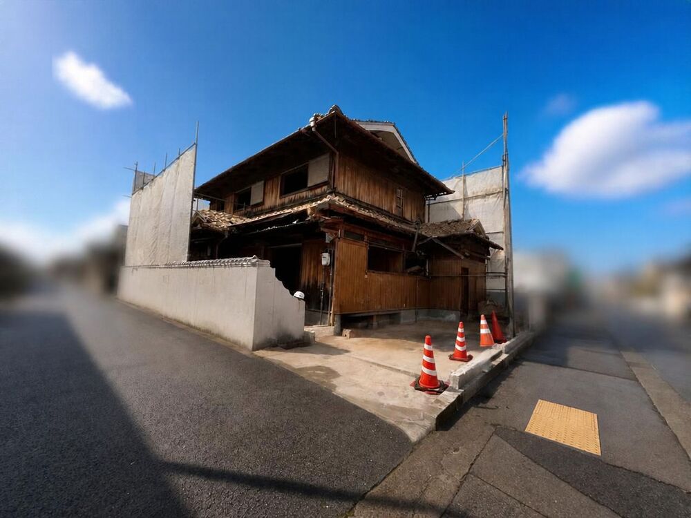 大阪府藤井寺市の木造2階建て解体工事の様子