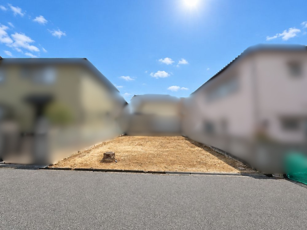 大阪府枚方市の建て替えに伴う解体工事における残土鋤取り・整地作業の風景