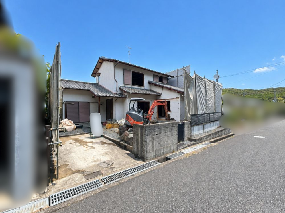 京都府木津川市の木造2階建て家屋の解体工事の様子
